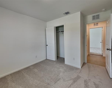 3707 Longleaf Drive - Photo Thumbnail 9