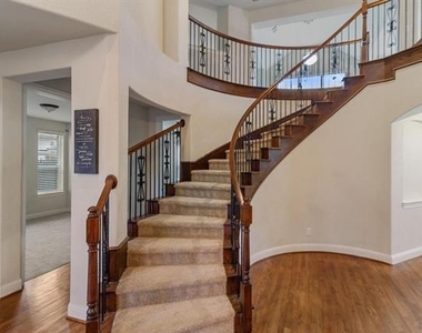 3537 Acropolis Way - Photo Thumbnail 6