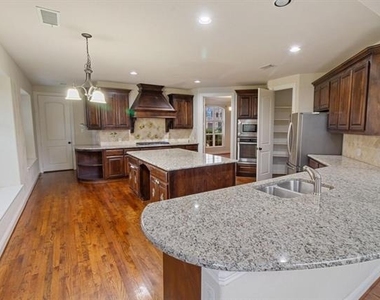 3537 Acropolis Way - Photo Thumbnail 3