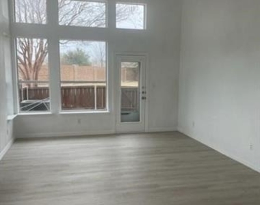 9916 Dryden Lane - Photo Thumbnail 6