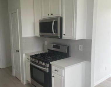 9916 Dryden Lane - Photo Thumbnail 15