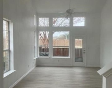9916 Dryden Lane - Photo Thumbnail 10