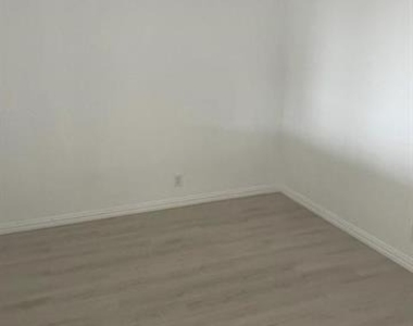 9916 Dryden Lane - Photo Thumbnail 11