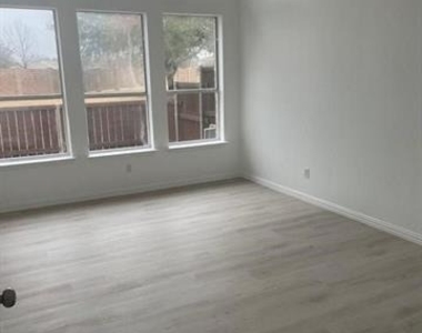 9916 Dryden Lane - Photo Thumbnail 5