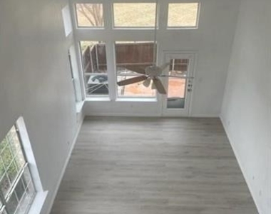 9916 Dryden Lane - Photo Thumbnail 7