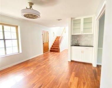 10905 Wintergreen Hill - Photo Thumbnail 2