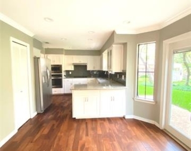 10905 Wintergreen Hill - Photo Thumbnail 5
