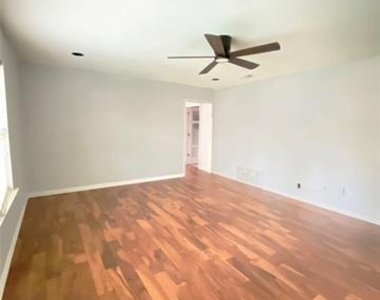 10905 Wintergreen Hill - Photo Thumbnail 13