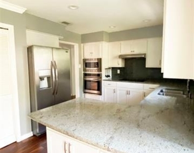 10905 Wintergreen Hill - Photo Thumbnail 6