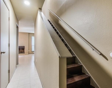7716 Sable Lane - Photo Thumbnail 2