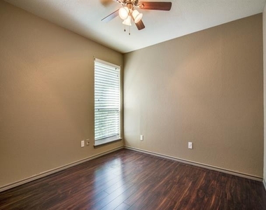 7716 Sable Lane - Photo Thumbnail 12