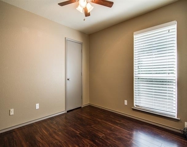 7716 Sable Lane - Photo Thumbnail 13
