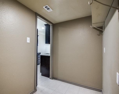 7716 Sable Lane - Photo Thumbnail 18