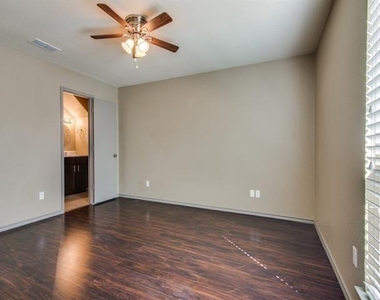 7716 Sable Lane - Photo Thumbnail 10