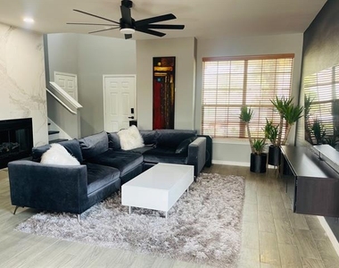 516 Angela Lane - Photo Thumbnail 2
