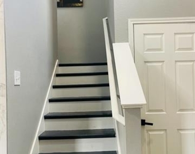 516 Angela Lane - Photo Thumbnail 23