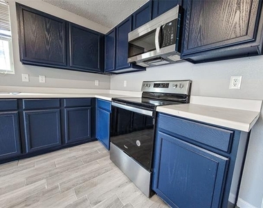 1725 Carolina Ridge Way - Photo Thumbnail 3