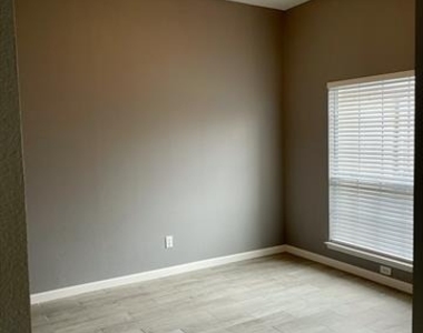 4513 Normandy Way - Photo Thumbnail 24