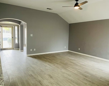 4513 Normandy Way - Photo Thumbnail 7