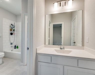 333 Foxthorne Way - Photo Thumbnail 27