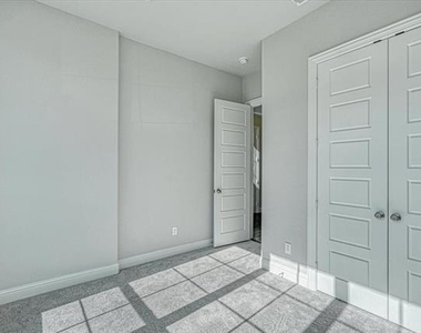 4932 Mckinney Hollow Drive - Photo Thumbnail 18