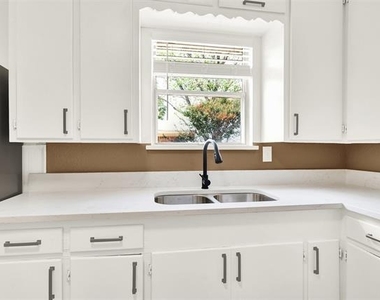 318 Hilltop Avenue - Photo Thumbnail 21