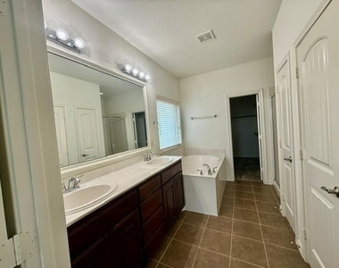 1401 Elkford Lane - Photo Thumbnail 7