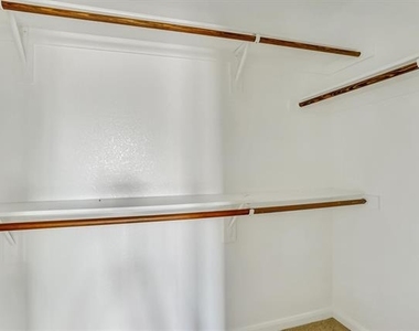 816 Oriel Circle - Photo Thumbnail 32