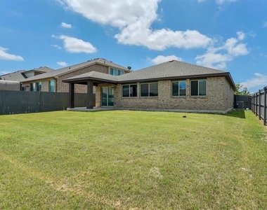 816 Oriel Circle - Photo Thumbnail 9
