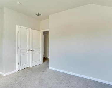 816 Oriel Circle - Photo Thumbnail 14