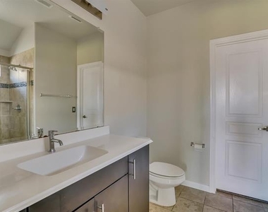 816 Oriel Circle - Photo Thumbnail 28