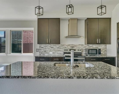 816 Oriel Circle - Photo Thumbnail 23