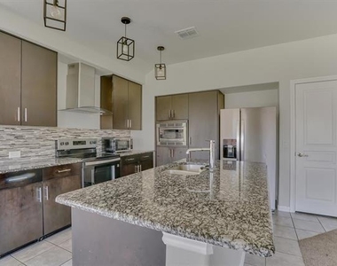 816 Oriel Circle - Photo Thumbnail 22
