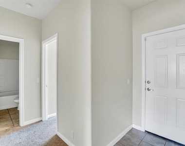 816 Oriel Circle - Photo Thumbnail 12