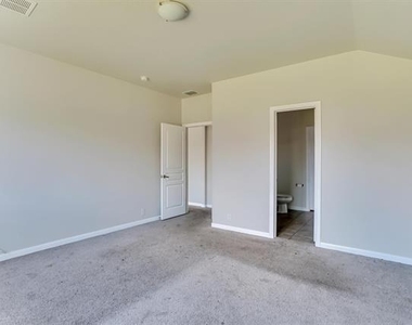 816 Oriel Circle - Photo Thumbnail 27
