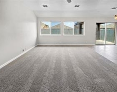 816 Oriel Circle - Photo Thumbnail 3