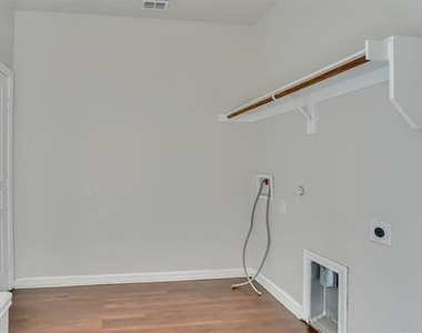 816 Oriel Circle - Photo Thumbnail 18