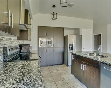 816 Oriel Circle - Photo Thumbnail 24