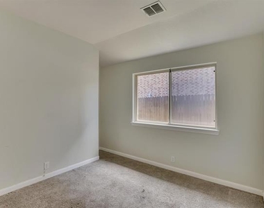 816 Oriel Circle - Photo Thumbnail 16