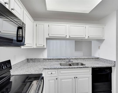 3607 W Northgate Drive - Photo Thumbnail 5