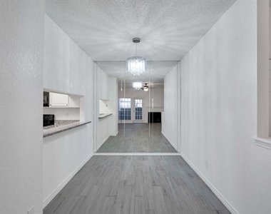3607 W Northgate Drive - Photo Thumbnail 4