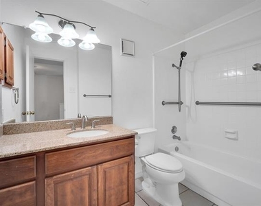 3607 W Northgate Drive - Photo Thumbnail 12