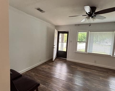 1104 Locust Street - Photo Thumbnail 1