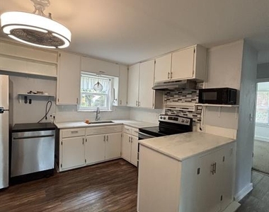 1104 Locust Street - Photo Thumbnail 3