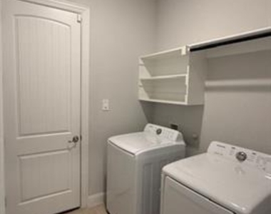 2726 Geranium Lane - Photo Thumbnail 9