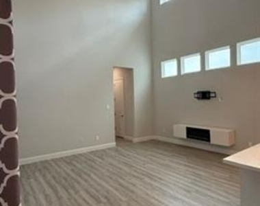 2726 Geranium Lane - Photo Thumbnail 2