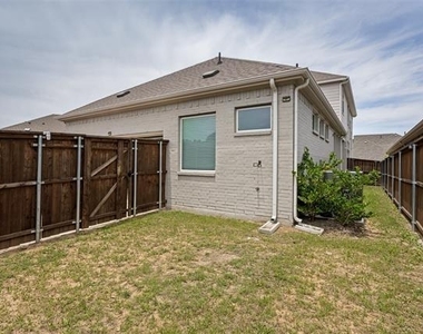 2726 Geranium Lane - Photo Thumbnail 24