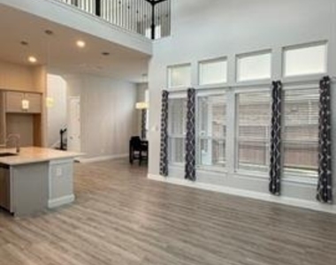 2726 Geranium Lane - Photo Thumbnail 7