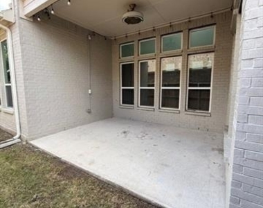 2726 Geranium Lane - Photo Thumbnail 21