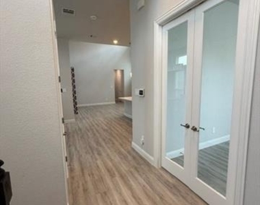 2726 Geranium Lane - Photo Thumbnail 4